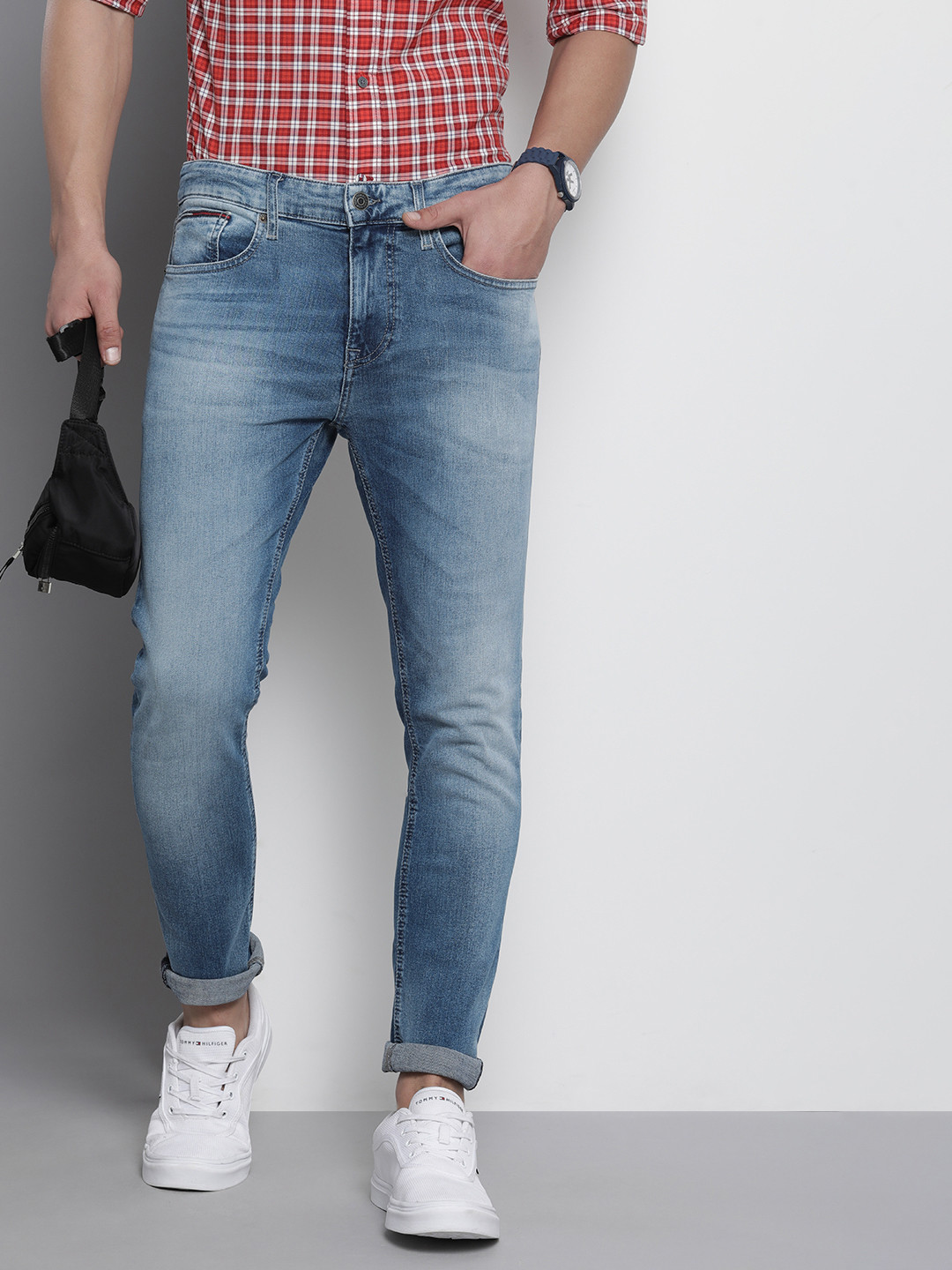 

Tommy Hilfiger Men Tapered Fit Heavy Fade Stretchable Jeans, Blue