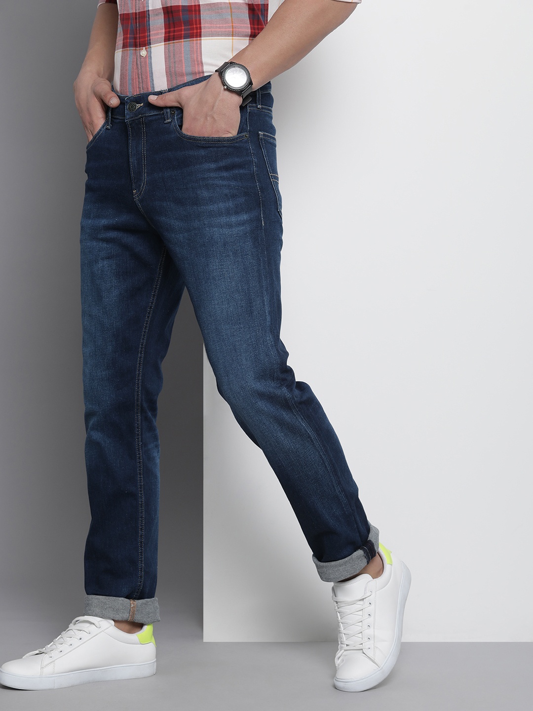 

Tommy Hilfiger Men Straight Fit Heavy Fade Stretchable Jeans, Blue