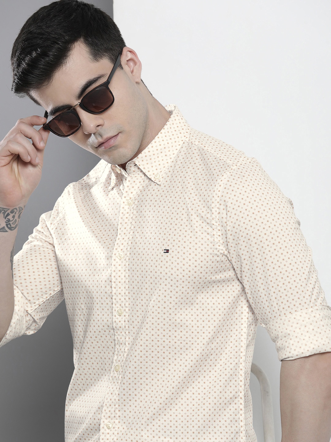 

Tommy Hilfiger Men Pure Cotton Slim Fit Printed Casual Shirt, Cream