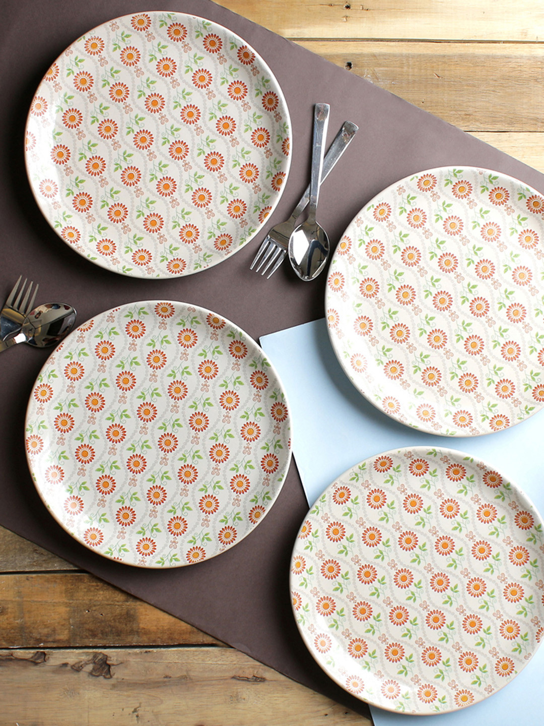 

MIAH Decor Off-White & Red Set of 4 Handcrafted Ceramic Dinner Plates