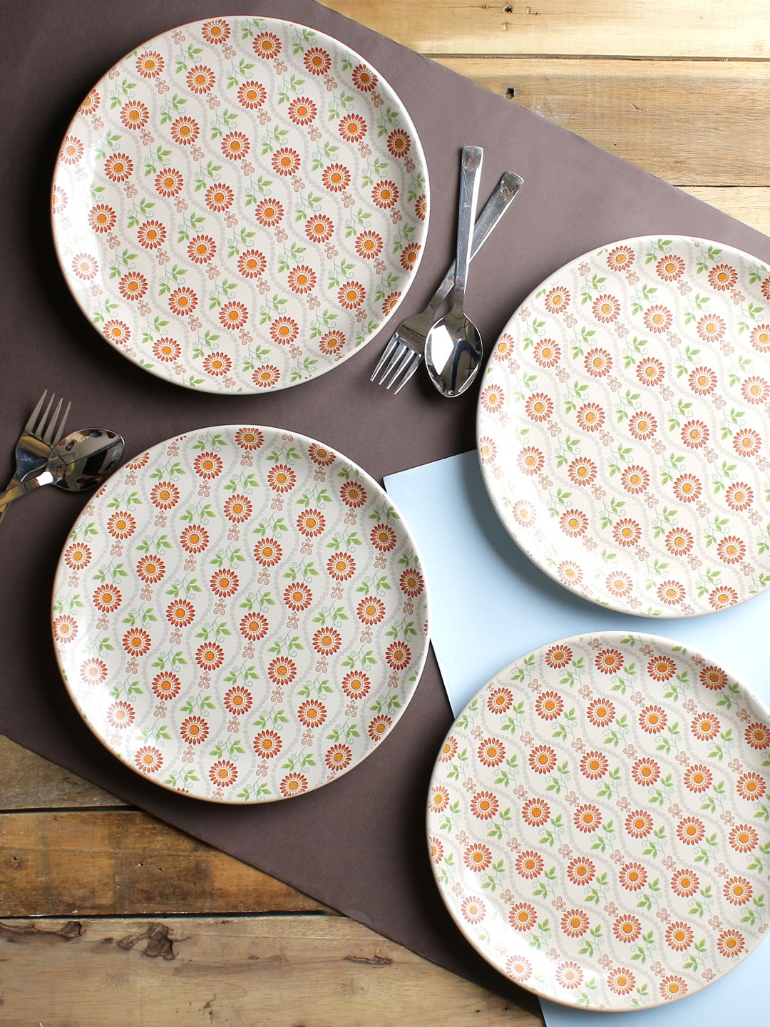 

MIAH Decor Off-White & Red Set of 4 Handcrafted Ceramic Dinner Plates