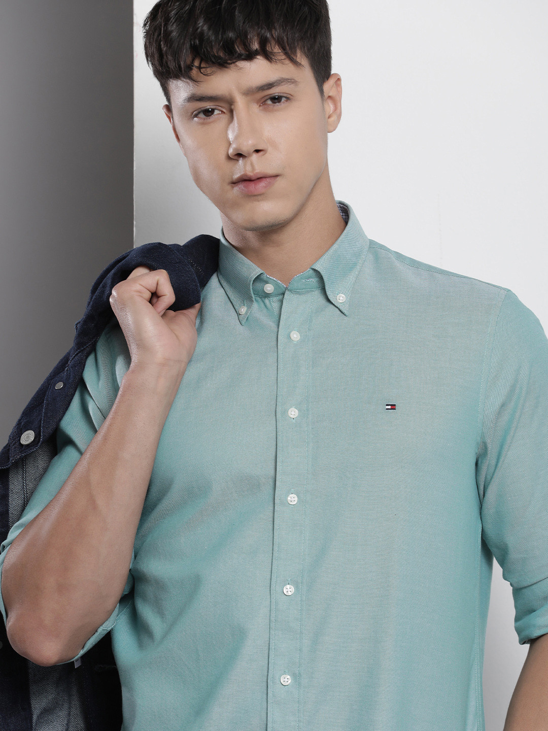 

Tommy Hilfiger Men Pure Cotton Solid Casual Shirt, Sea green