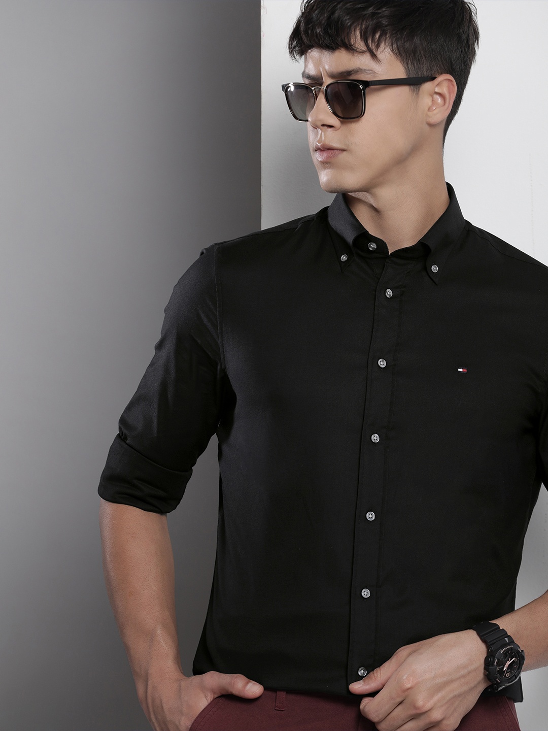 

Tommy Hilfiger Men Solid Oxford Casual Shirt, Black