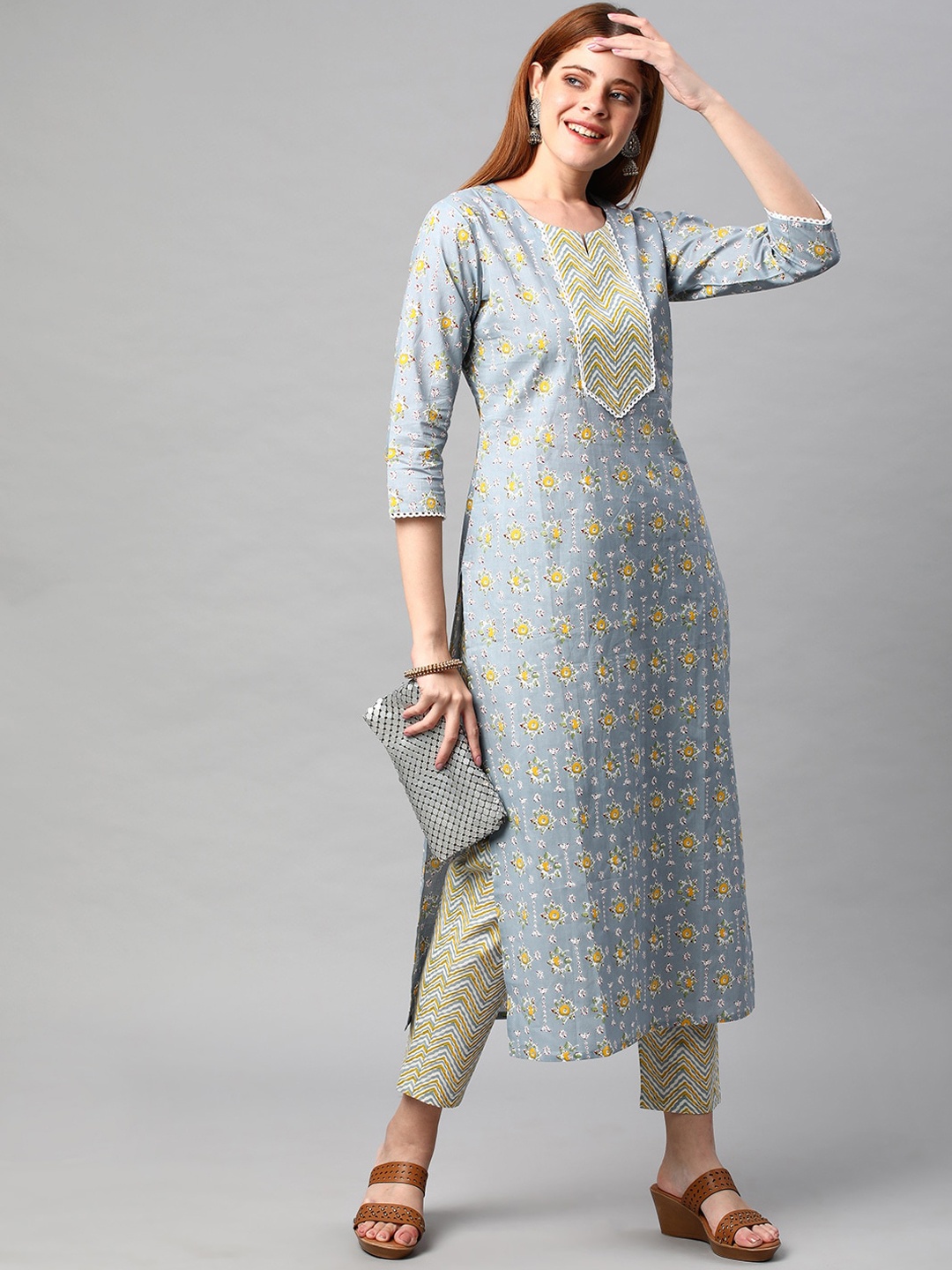 

KALINI Women Floral Printed Kurta with Trouser, Grey
