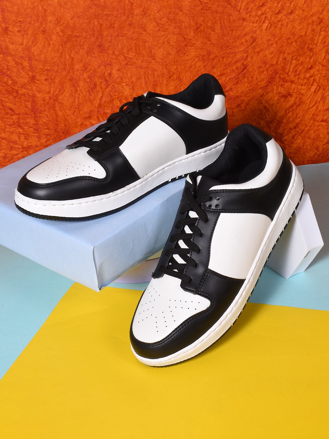 

HIGHLANDER Men Colourblocked Lace-Up Sneakers, White