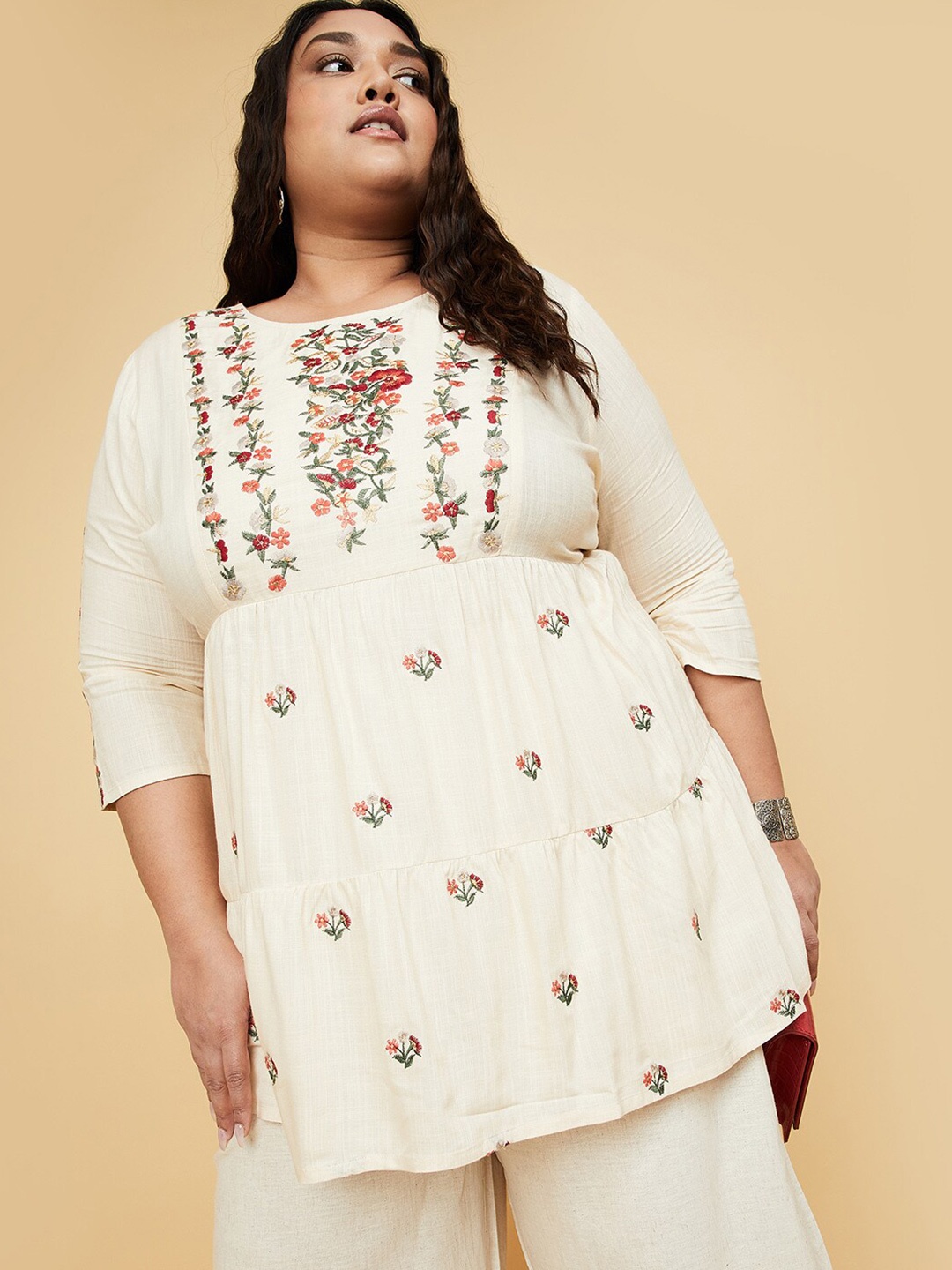 

max Plus Size Floral Embroidered Pure Cotton Top, Beige