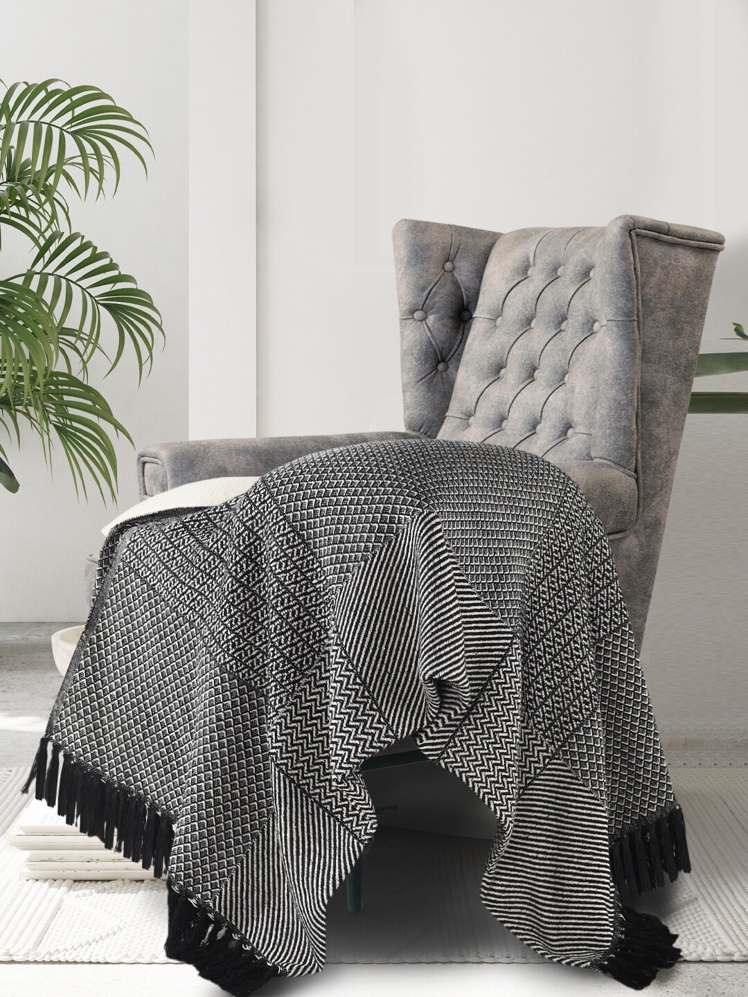 

SASHAA WORLD Black Self Design Cotton Throws