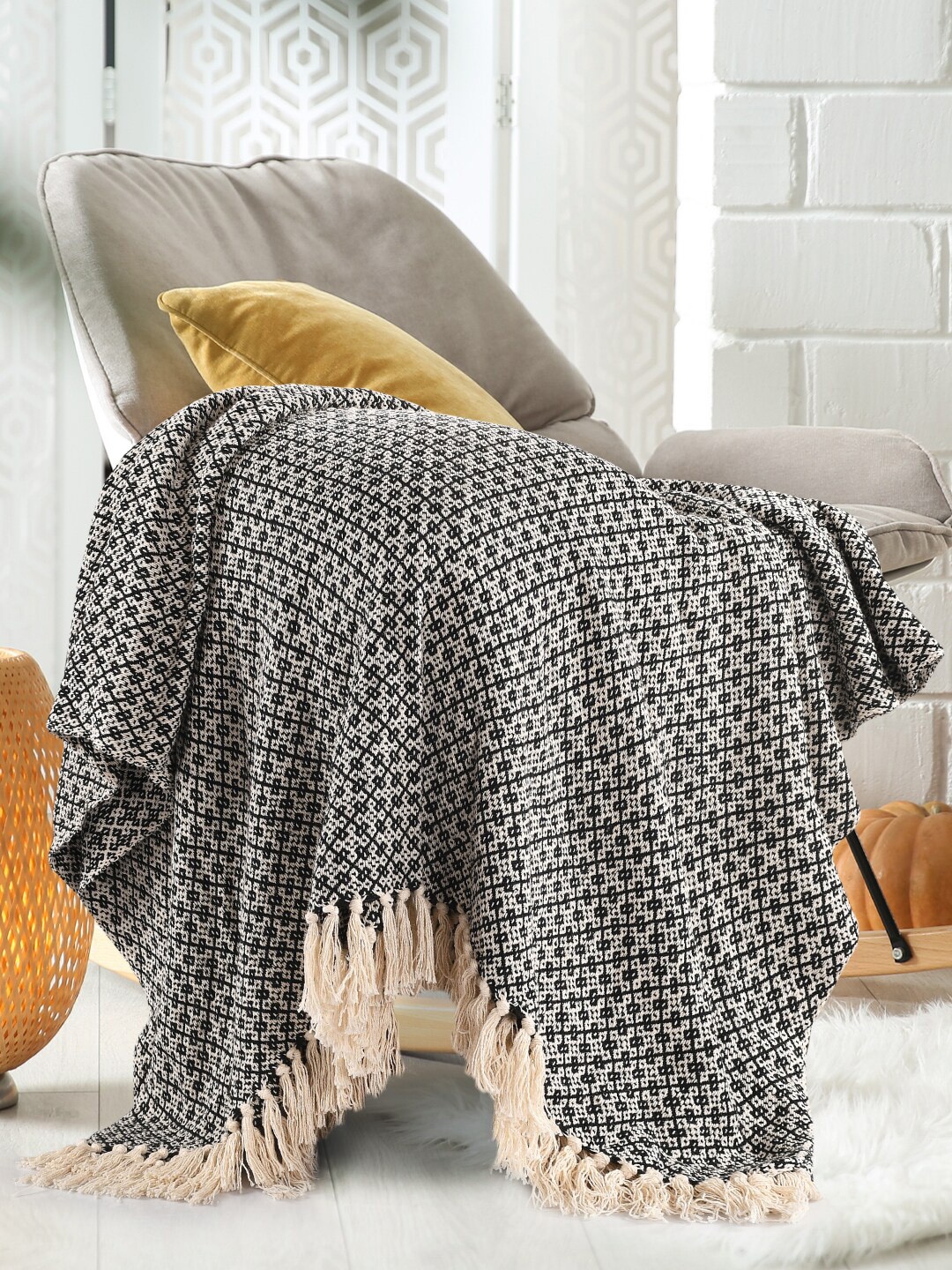 

SASHAA WORLD Black & Beige Woven Design Pure Cotton Throws