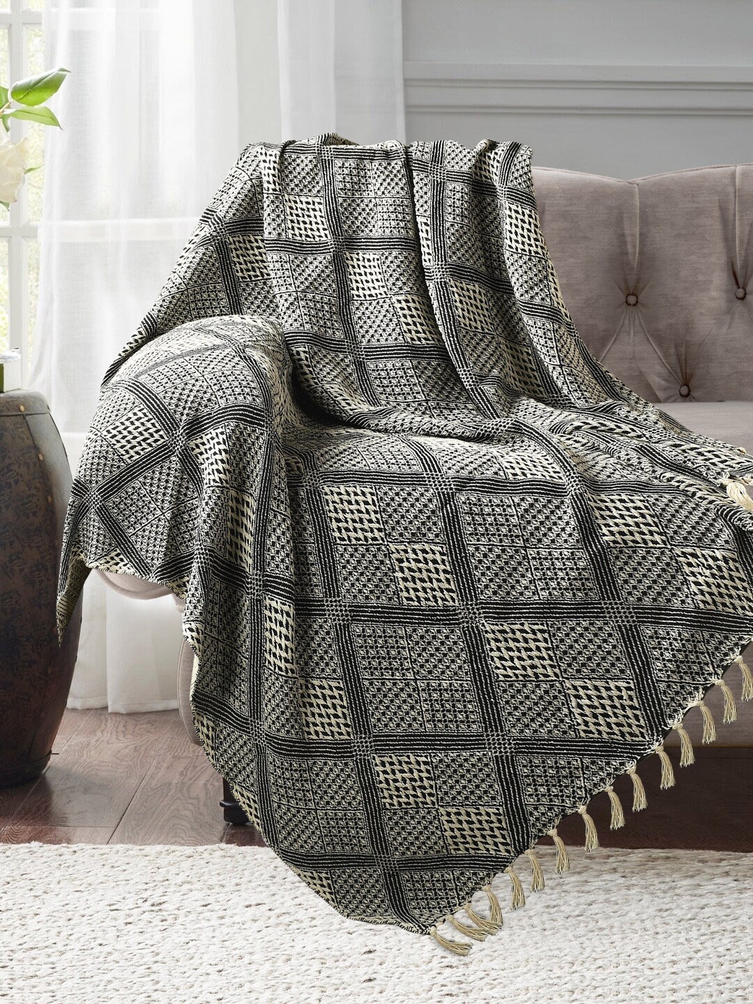 

SASHAA WORLD Black Throws