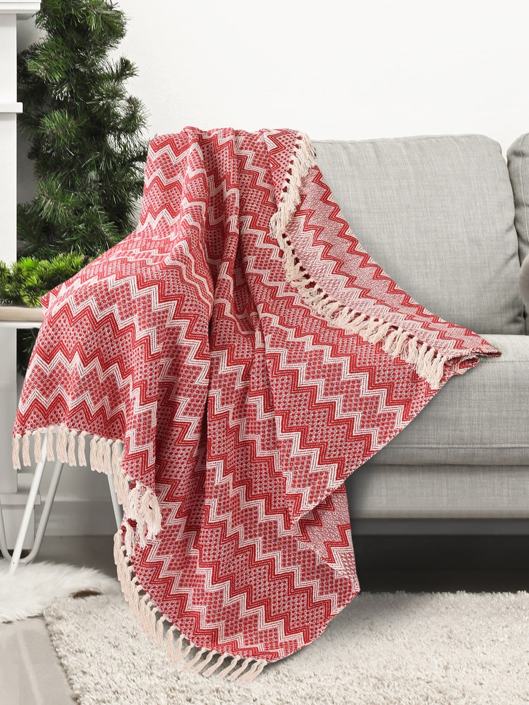 

SASHAA WORLD Red Printed Tasselled Sofa Throw