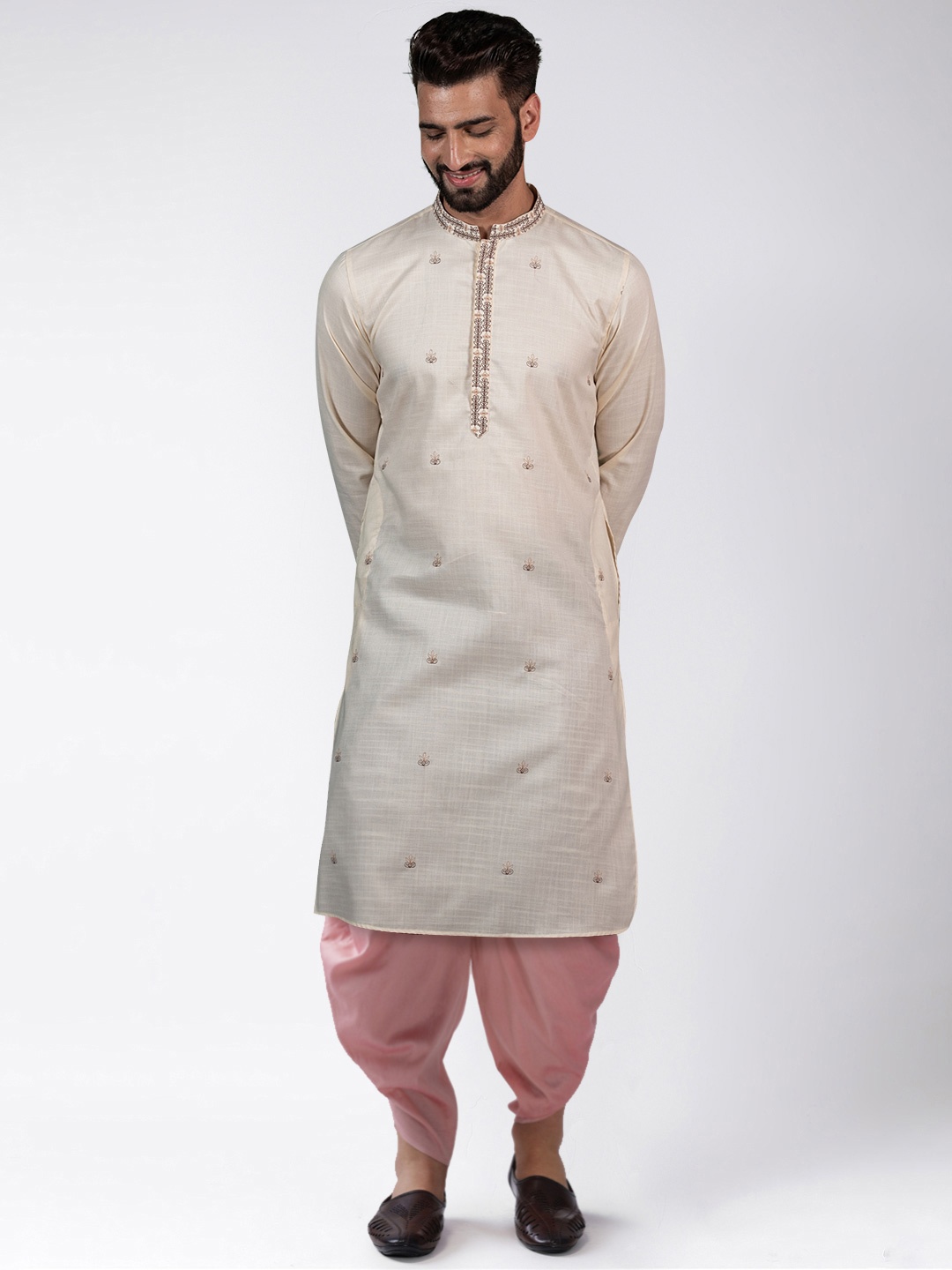 

KISAH Men Ethnic Motifs Embroidered Cotton Kurta, Off white