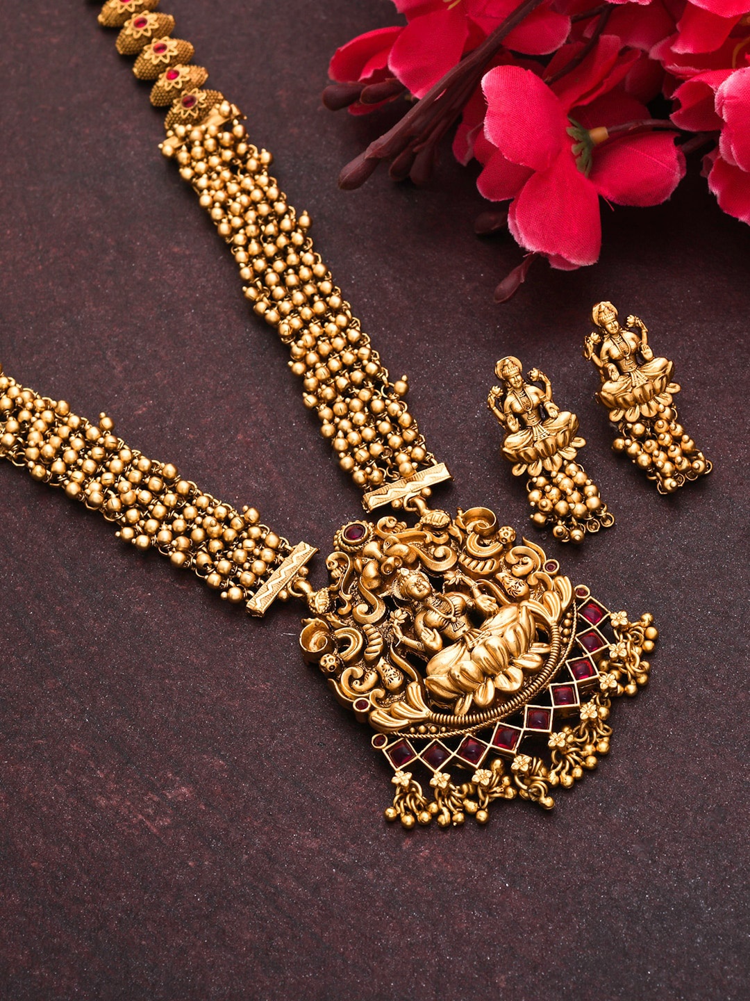 

Voylla Gold-Plated Pearl Beaded Temple Jewellery Set