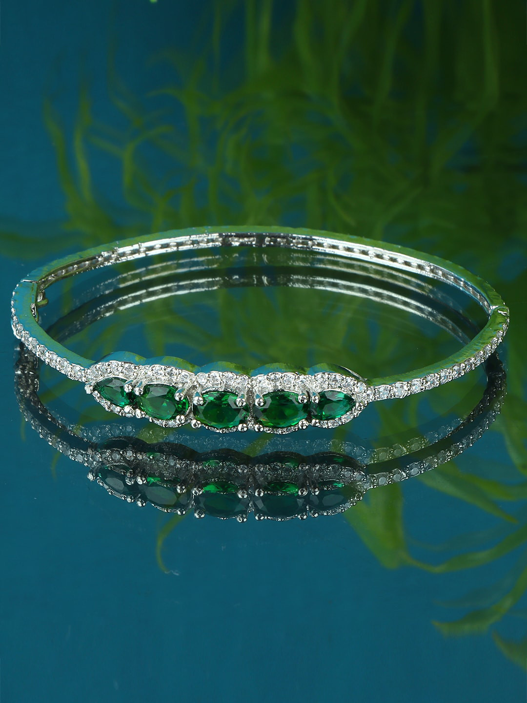 

AURAA TRENDS Rhodium-Plated AD Studded Bangle, Green