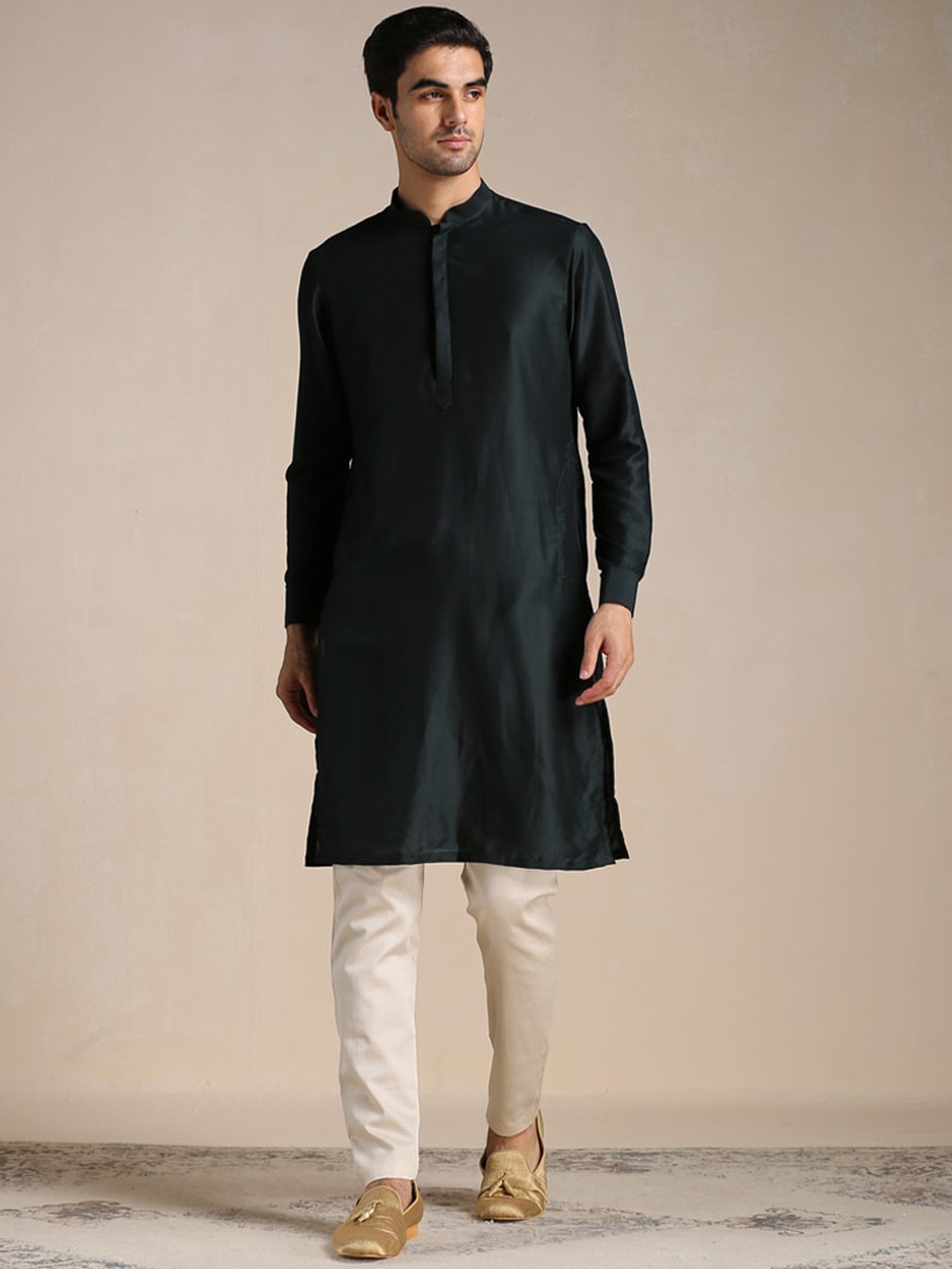 

Manyavar Men Kurta and Pyjamas with Jacket Indo Western Set, Black