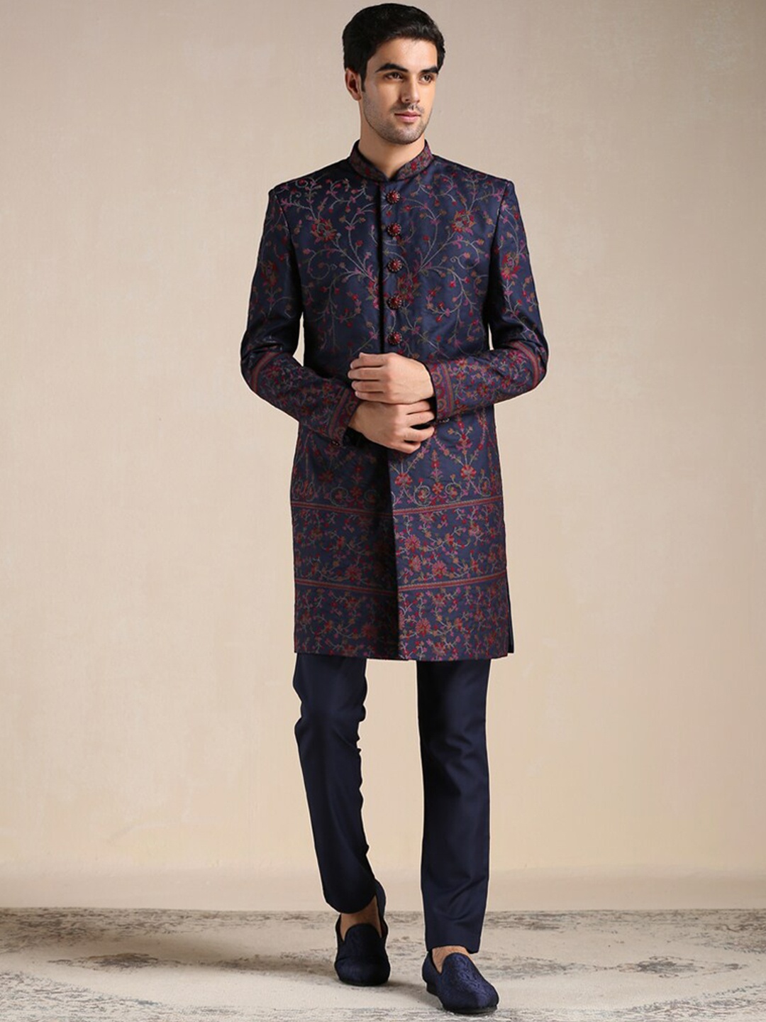 

Manyavar Men Blended Rayon Printed Sherwani Set, Navy blue