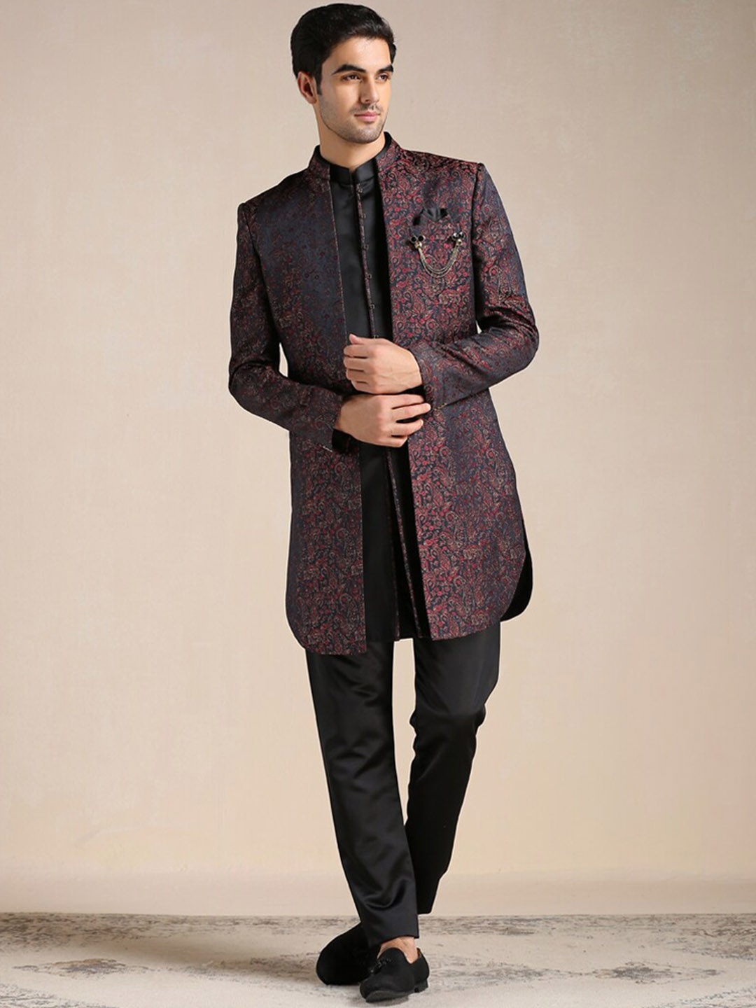 

Manyavar Men Brocade Sherwani Set, Black