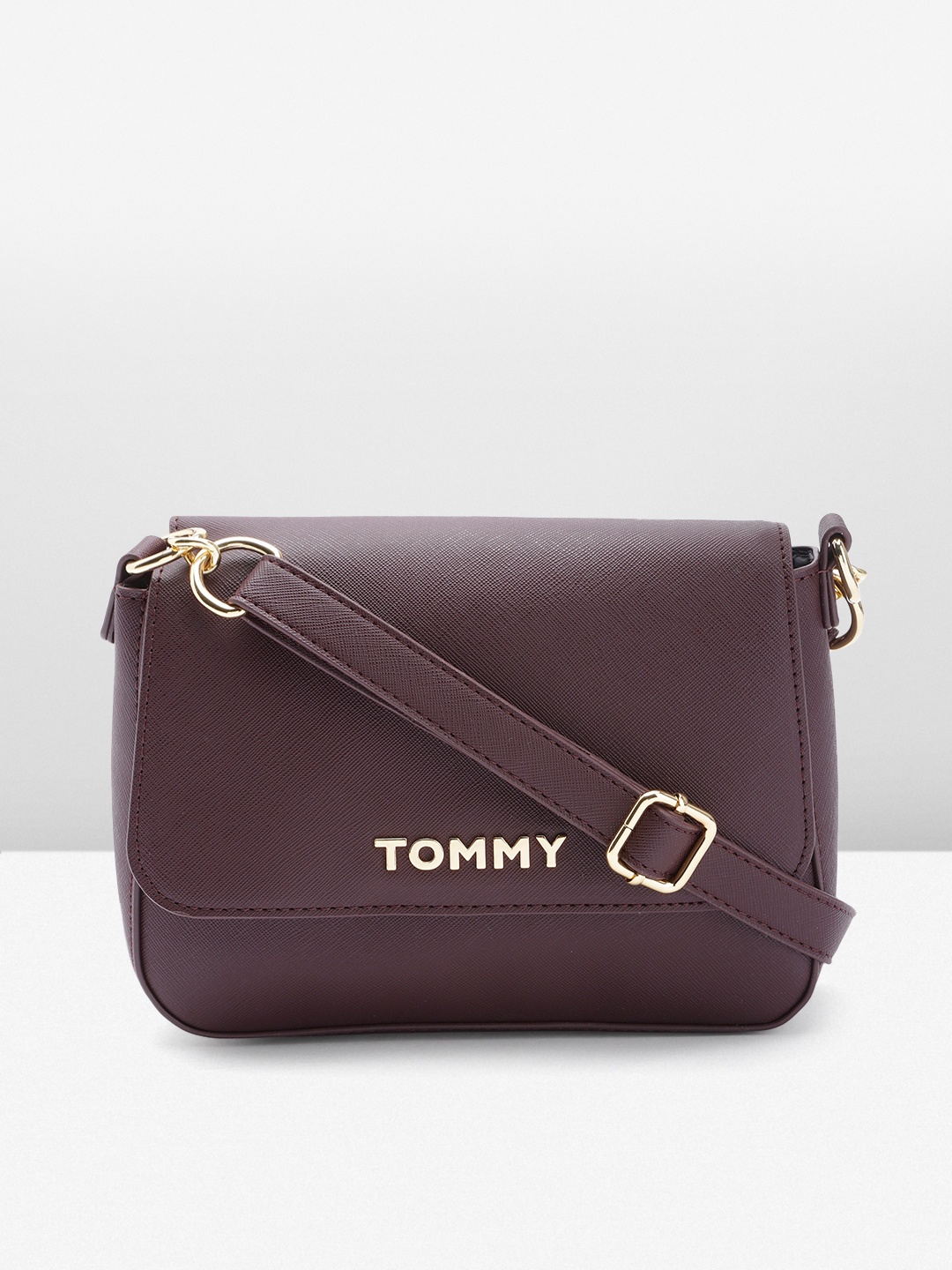 

Tommy Hilfiger Solid Sling Bag, Brown