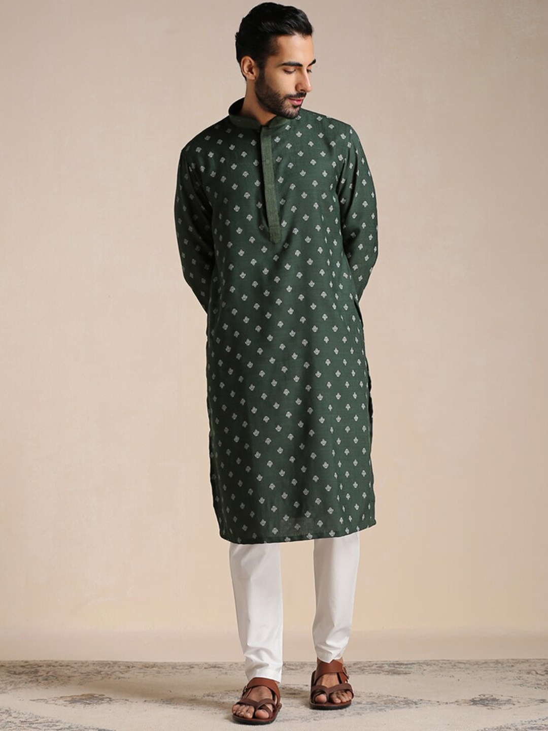Manyavar Men Printed Kurta With Trousers, Green