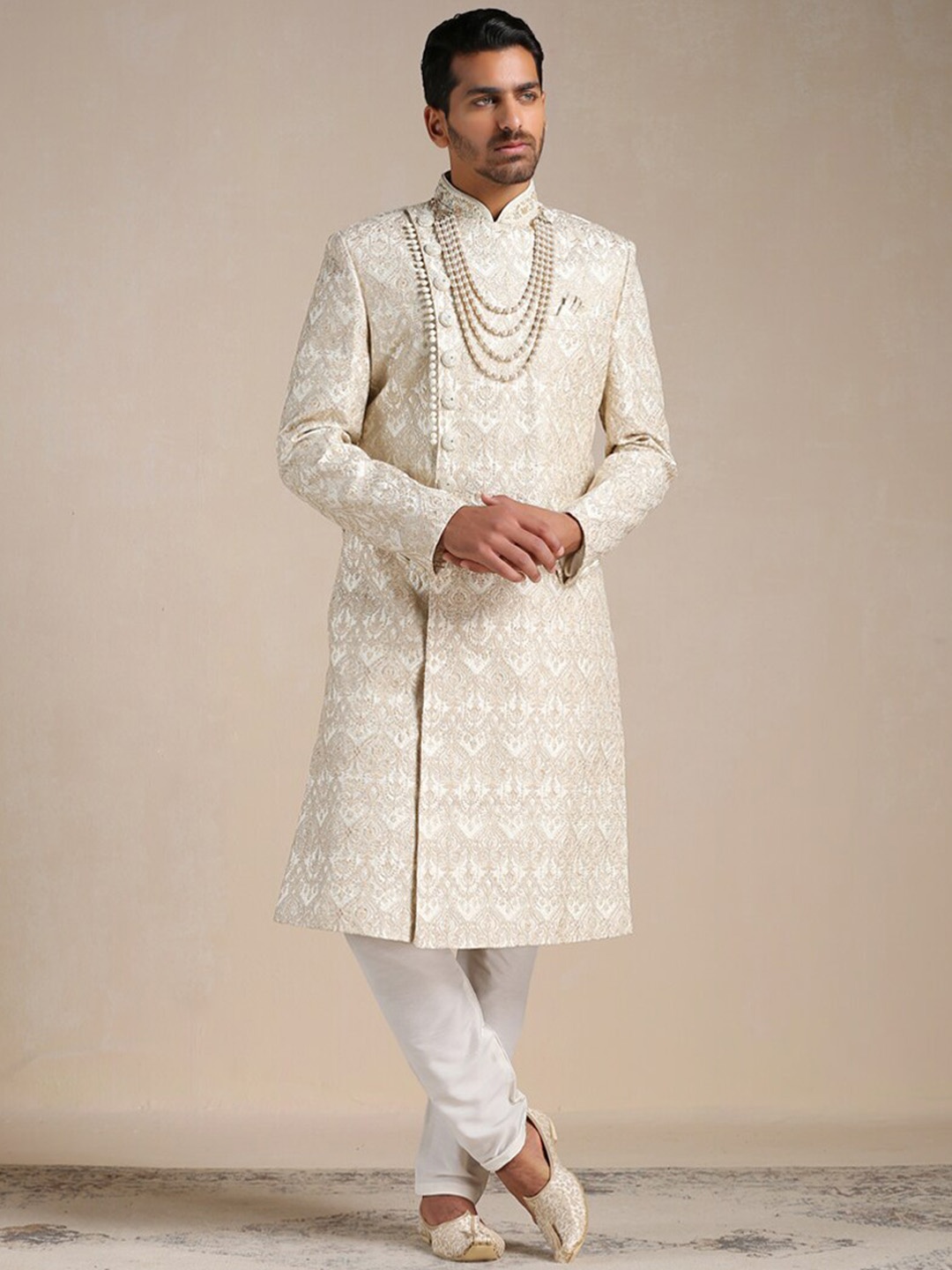 

Manyavar Men Self-Design Sherwani Set, Cream