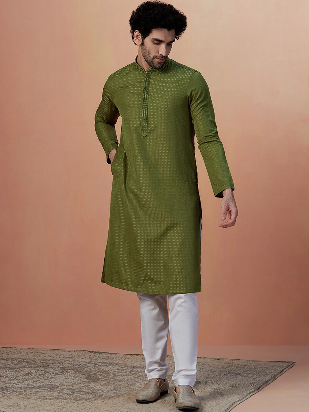 

Manyavar Men Mandarin Collar Printed Kurta with Pyjamas, Green