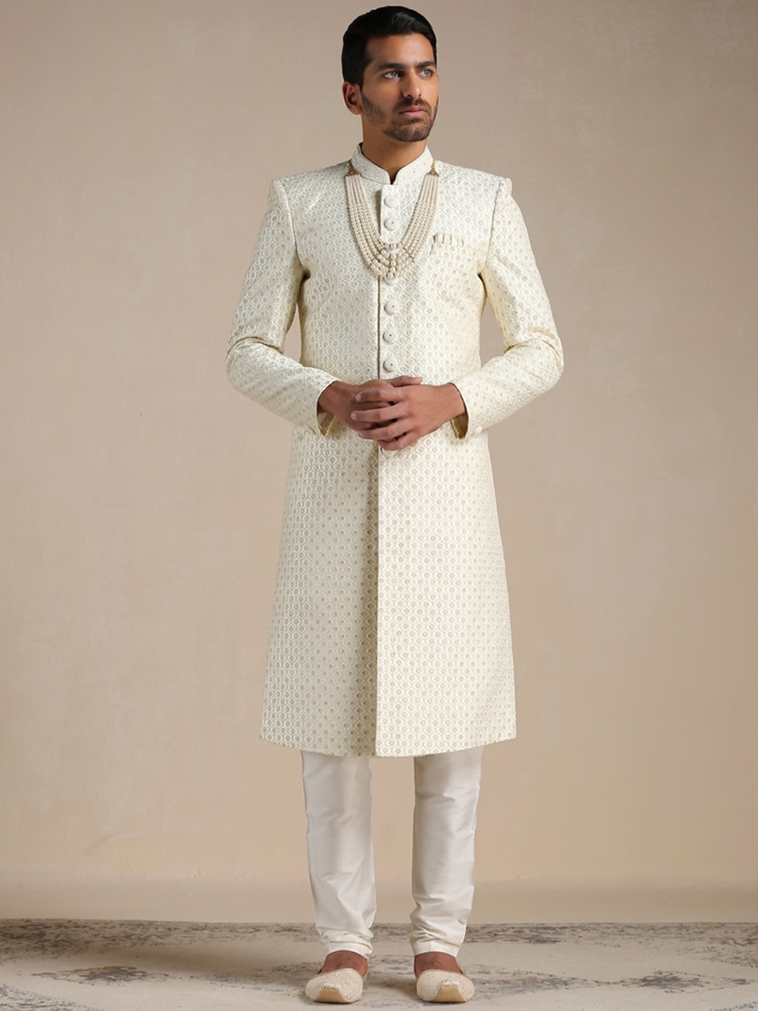 

Manyavar Men Self-Design Sherwani Churidar Set, Off white