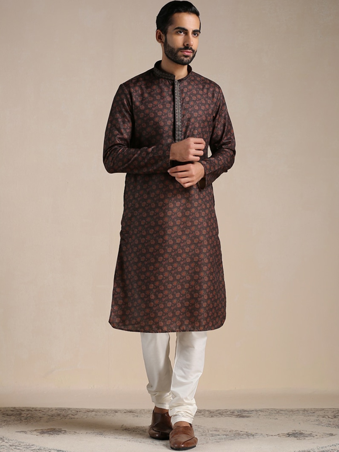 

Manyavar Men Mandarin Collar Printed Kurta with Pyjamas, Black