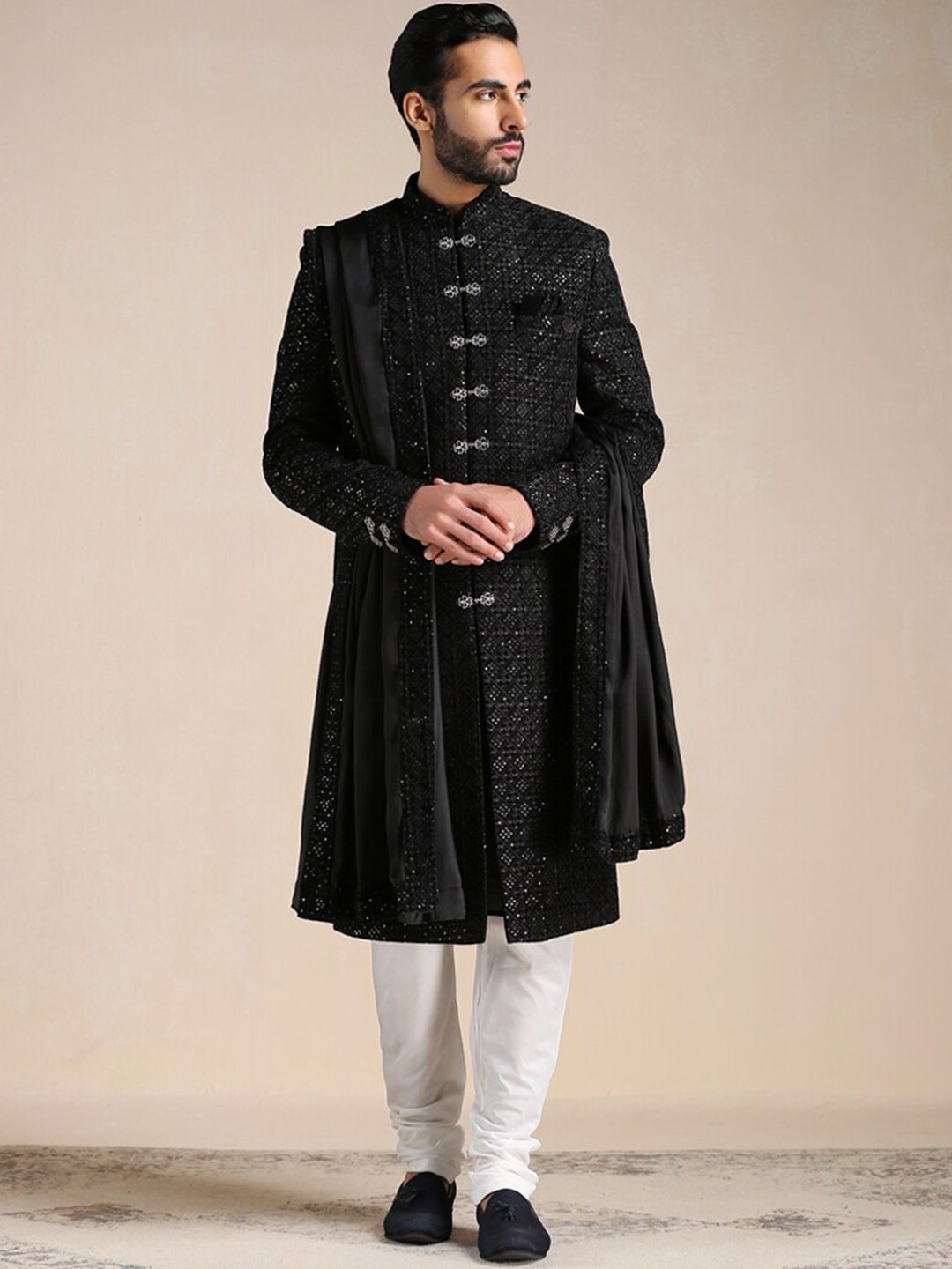 

Manyavar Men Self-Design Sherwani Set, Black