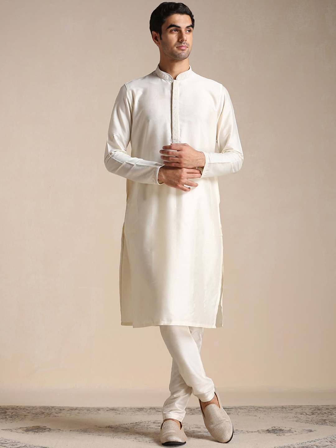 

Manyavar Men Kurta with Pyjamas, Cream
