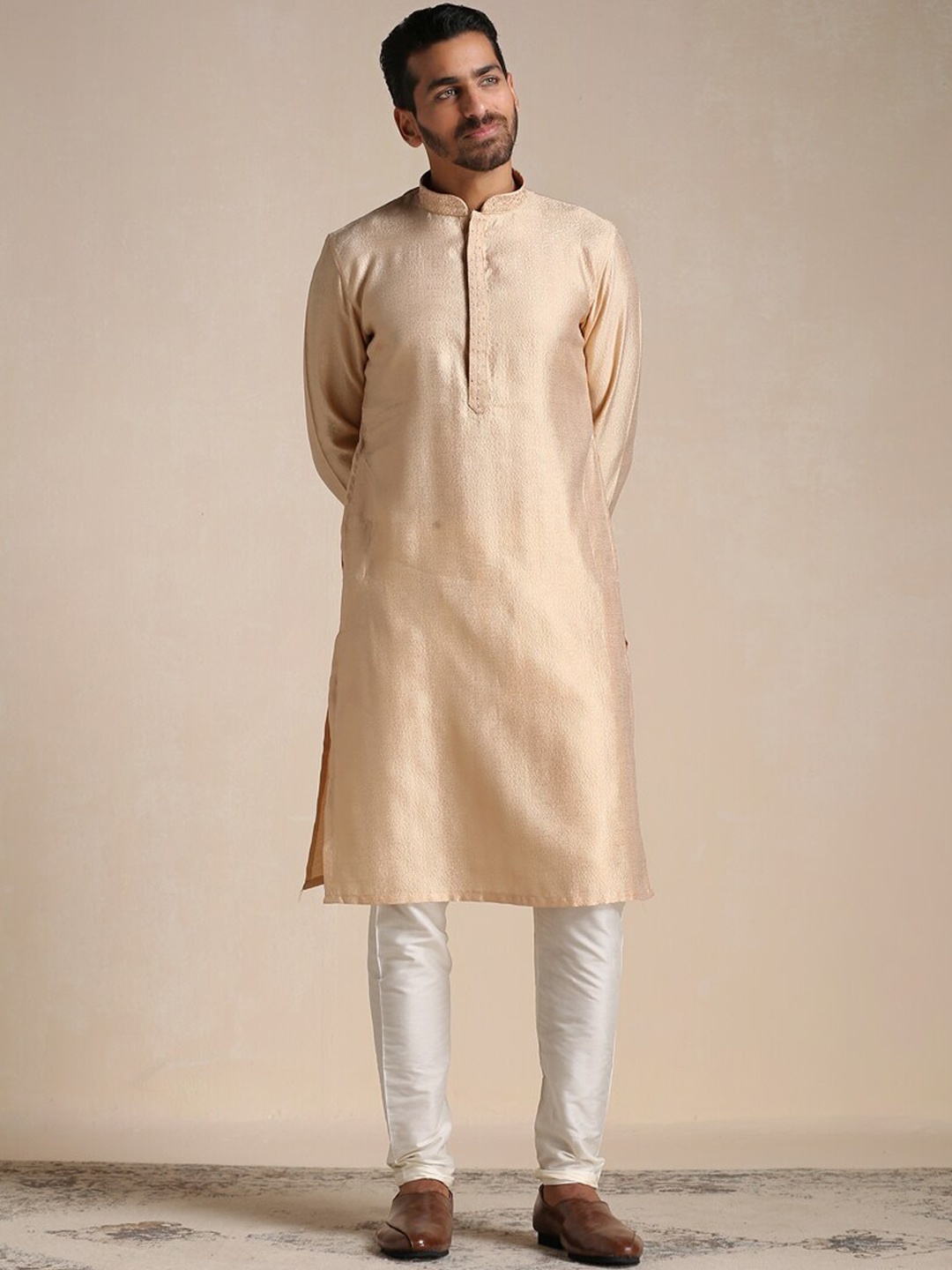 

Manyavar Men Kurta with Pyjamas, Peach