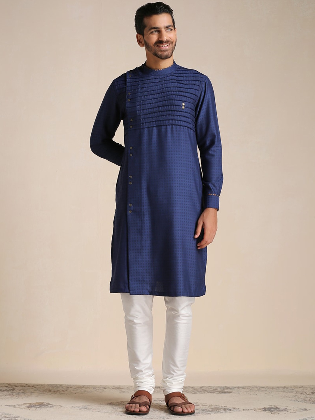 

Manyavar Men Geometric Printed Kurta, Blue