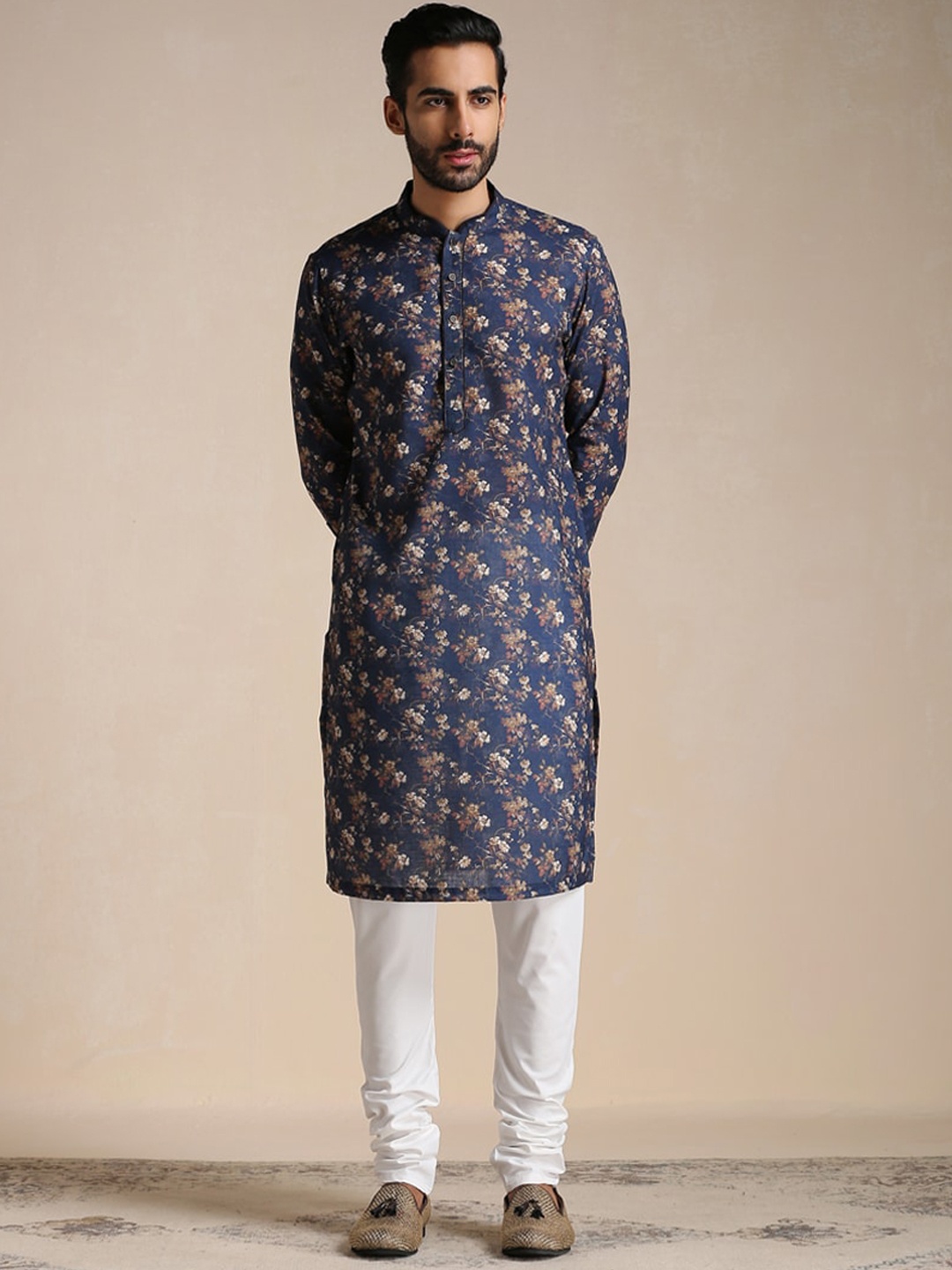 

Manyavar Men Floral Printed Kurta, Navy blue
