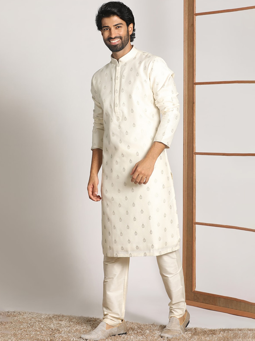 

Manyavar Men Mandarin Collar Ethnic Motif Design Kurta with Pyjamas, Cream