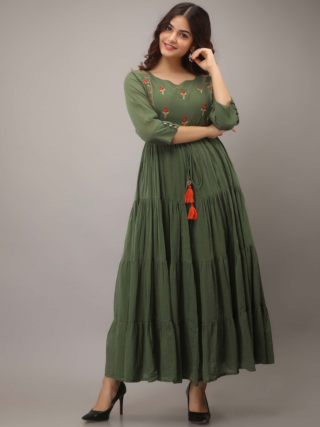 

KALINI Women Floral Yoke Design Thread Work Tiering Anarkali Cotton Kurta, Green