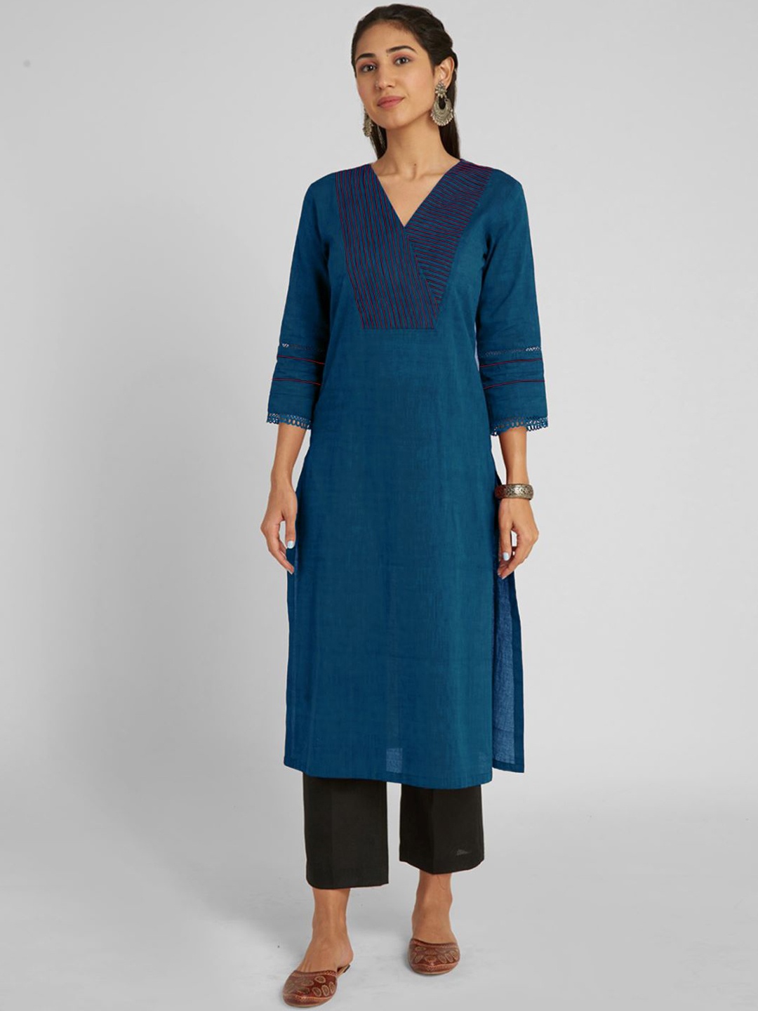 

aturabi Embroidered Thread Work Cotton Kurta, Blue
