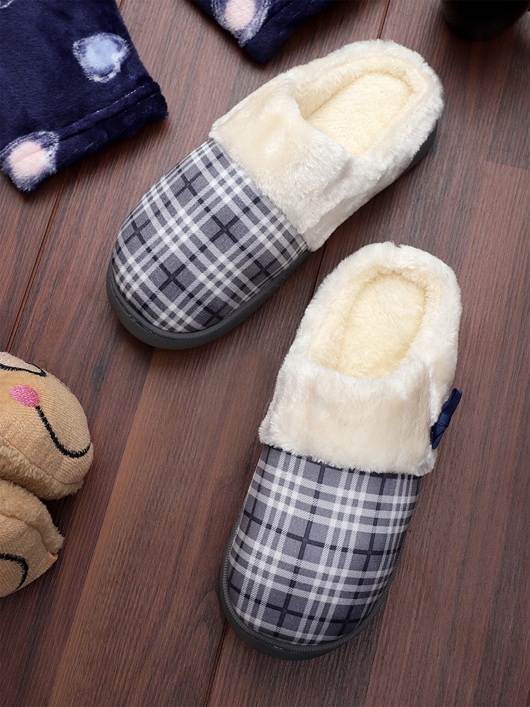 

Pampy Angel Women Printed Room Slippers, Grey
