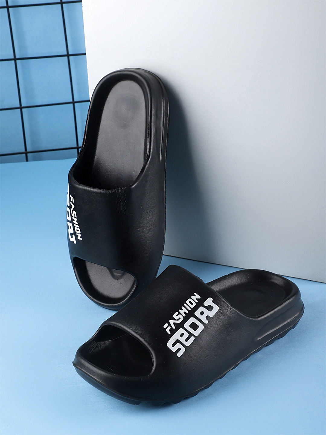 

Pampy Angel Men Printed Rubber Sliders, Black