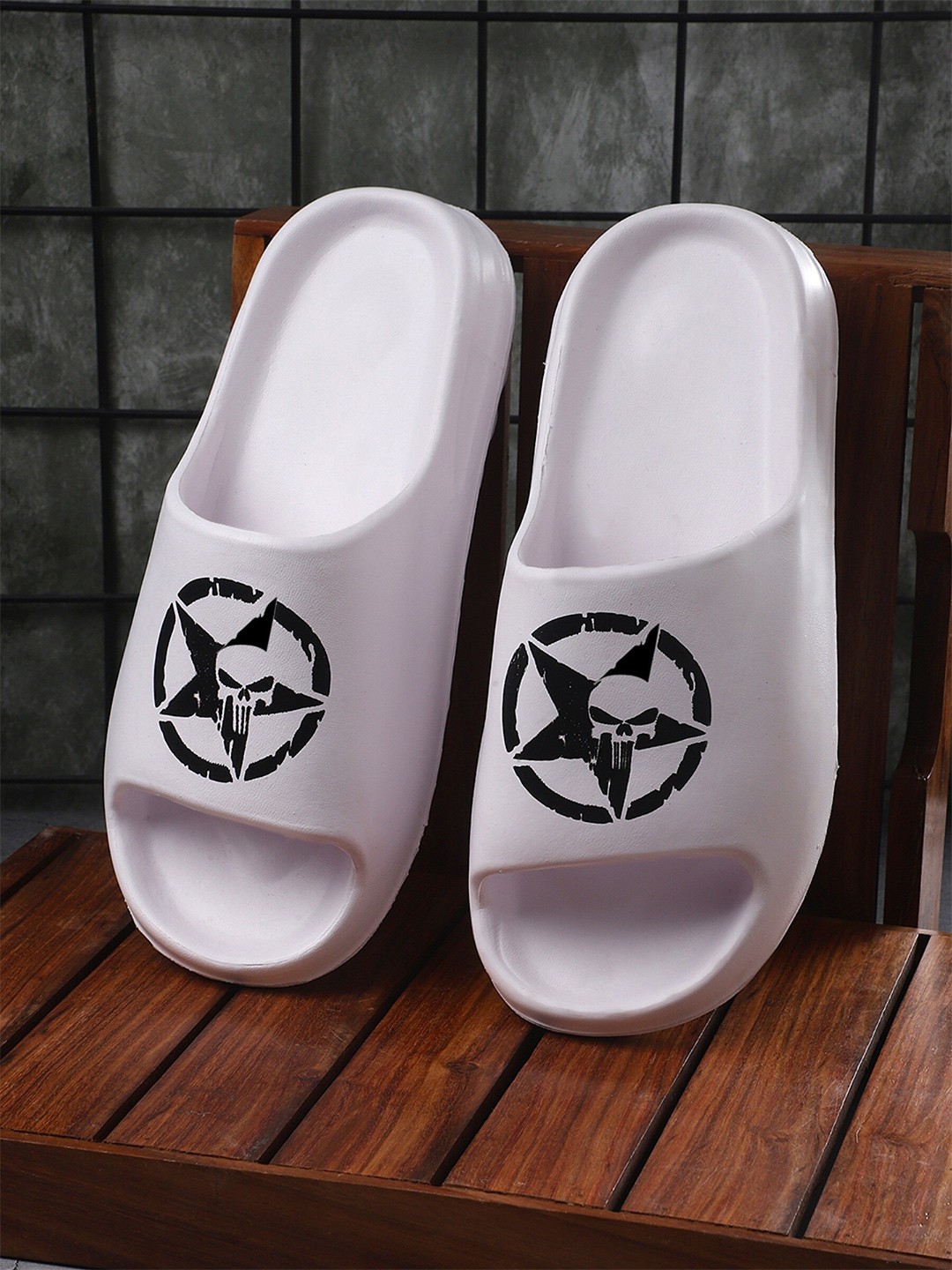 

Pampy Angel Men Printed Rubber Sliders, White