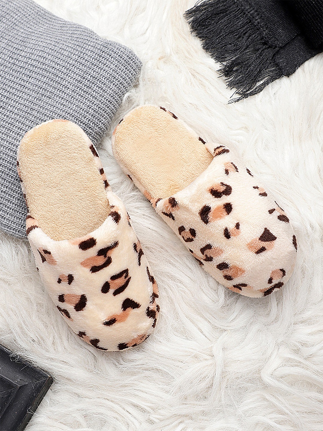 

Pampy Angel Women Printed Room Slippers, Cream