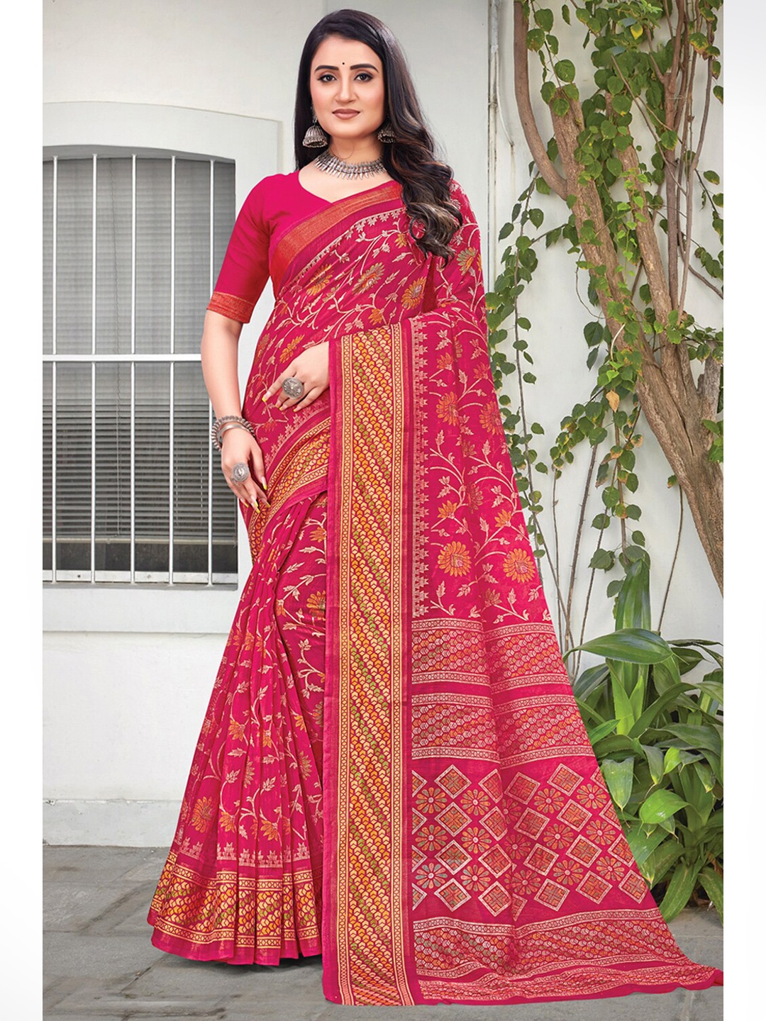 

SANGAM PRINTS Floral Zari Saree, Pink