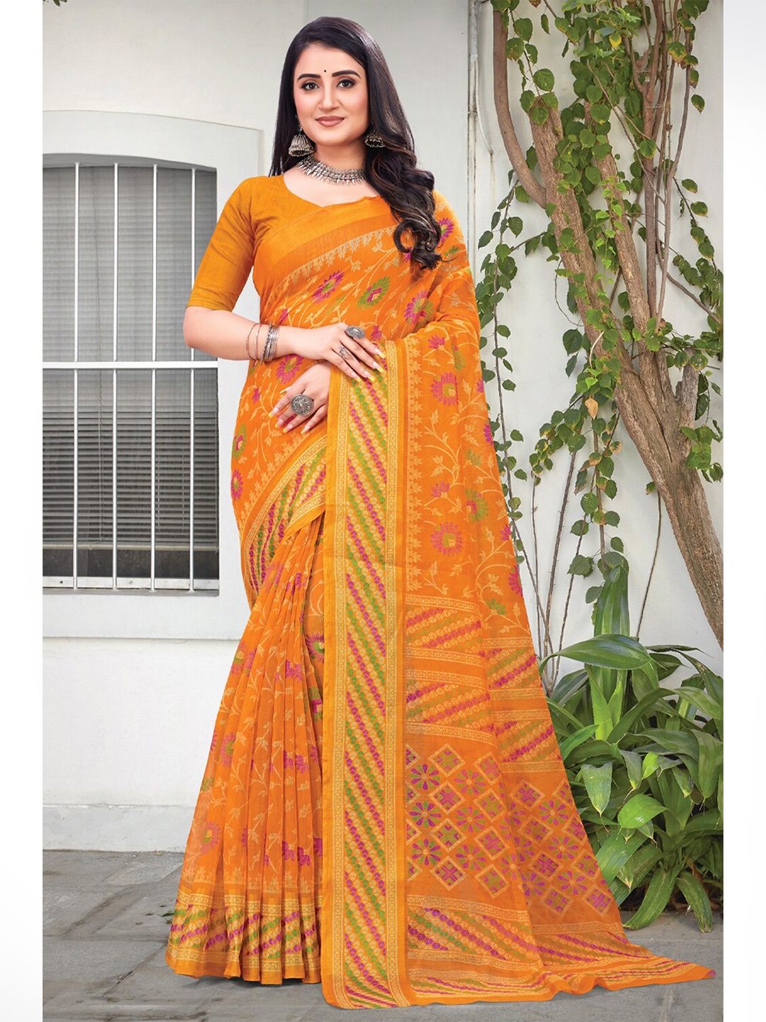 

SANGAM PRINTS Floral Saree, Yellow