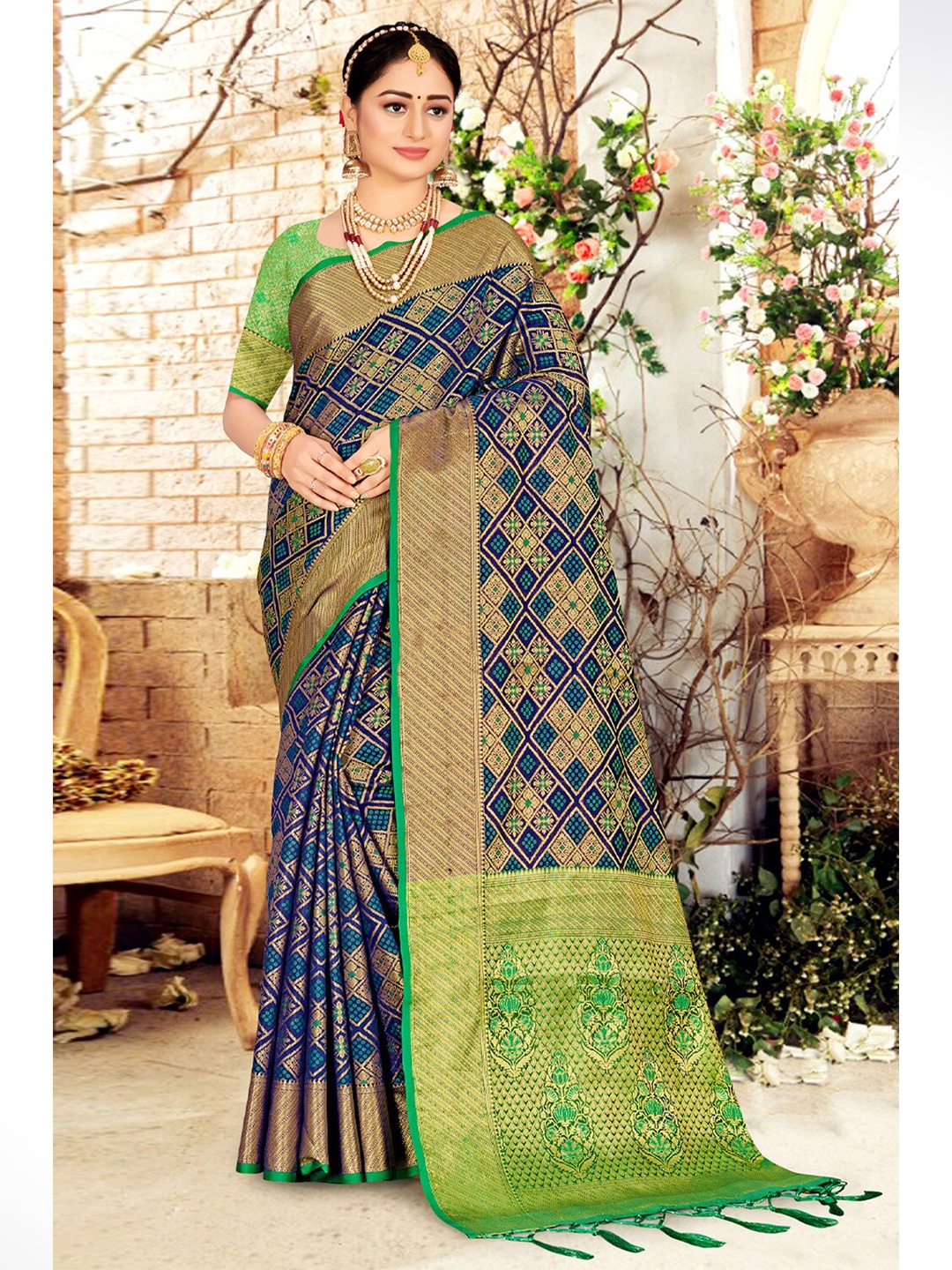 

SANGAM PRINTS Woven Design Zari Silk Blend Patola Saree, Navy blue