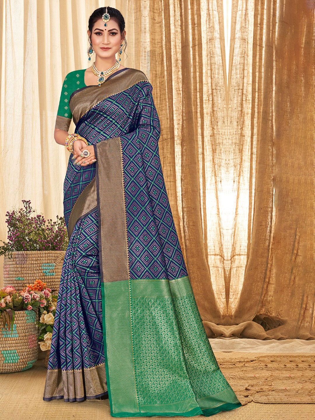 

SANGAM PRINTS Bandhani Zari Silk Blend Patola Saree, Navy blue