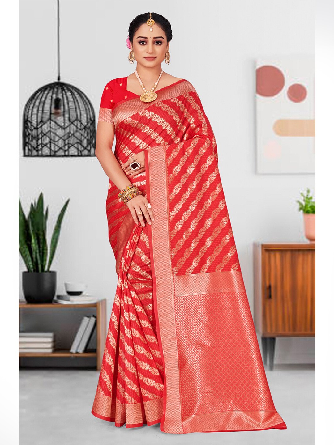 

SANGAM PRINTS Woven Design Zari Silk Blend Patola Saree, Red