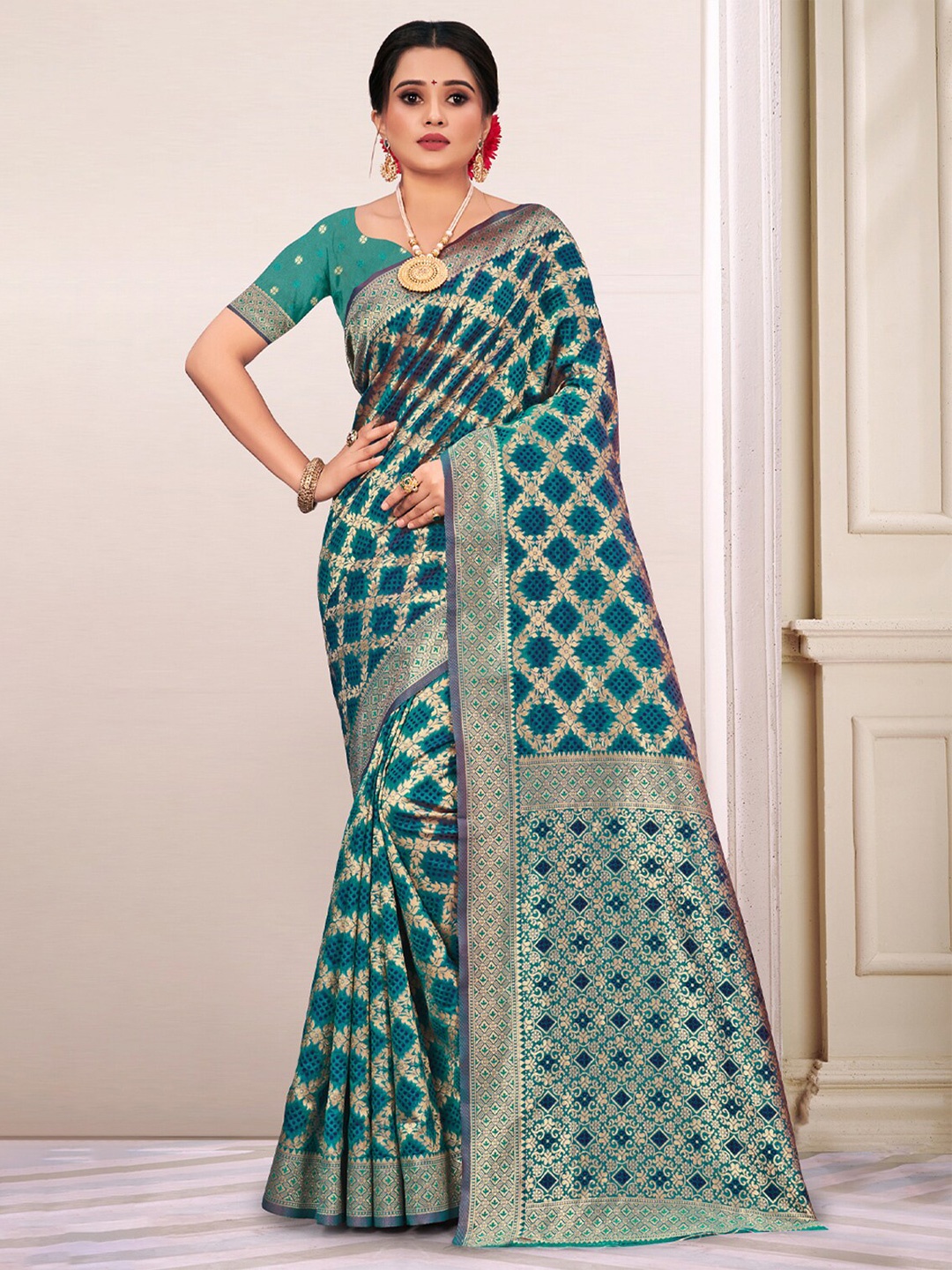

SANGAM PRINTS Woven Design Zari Silk Blend Patola Saree, Sea green