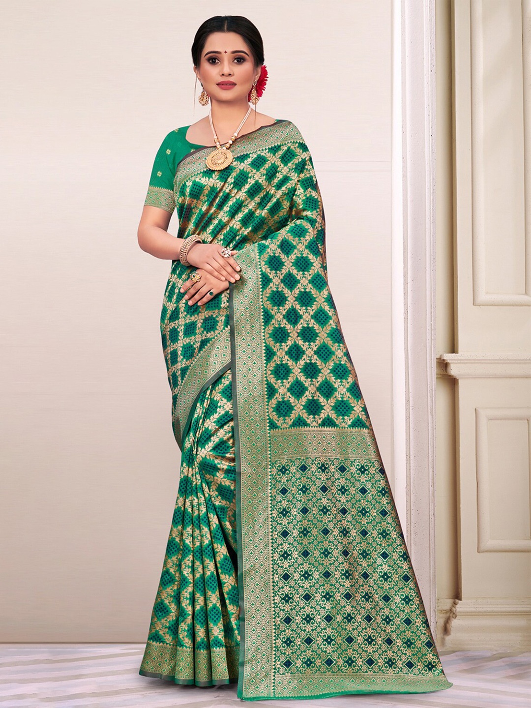 

SANGAM PRINTS Woven Design Zari Silk Blend Patola Saree, Green