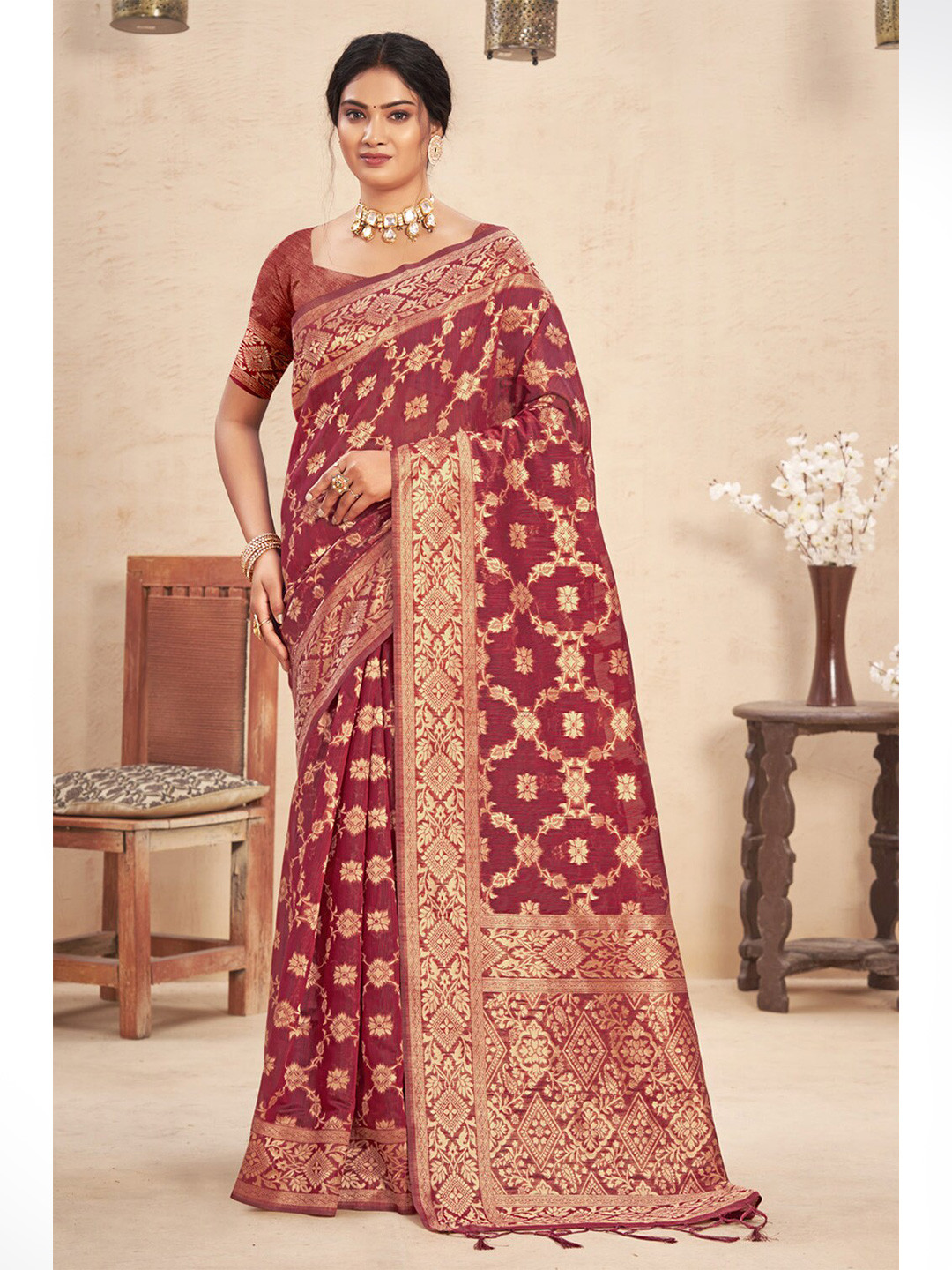 

SANGAM PRINTS Woven Design Zari Saree, Red