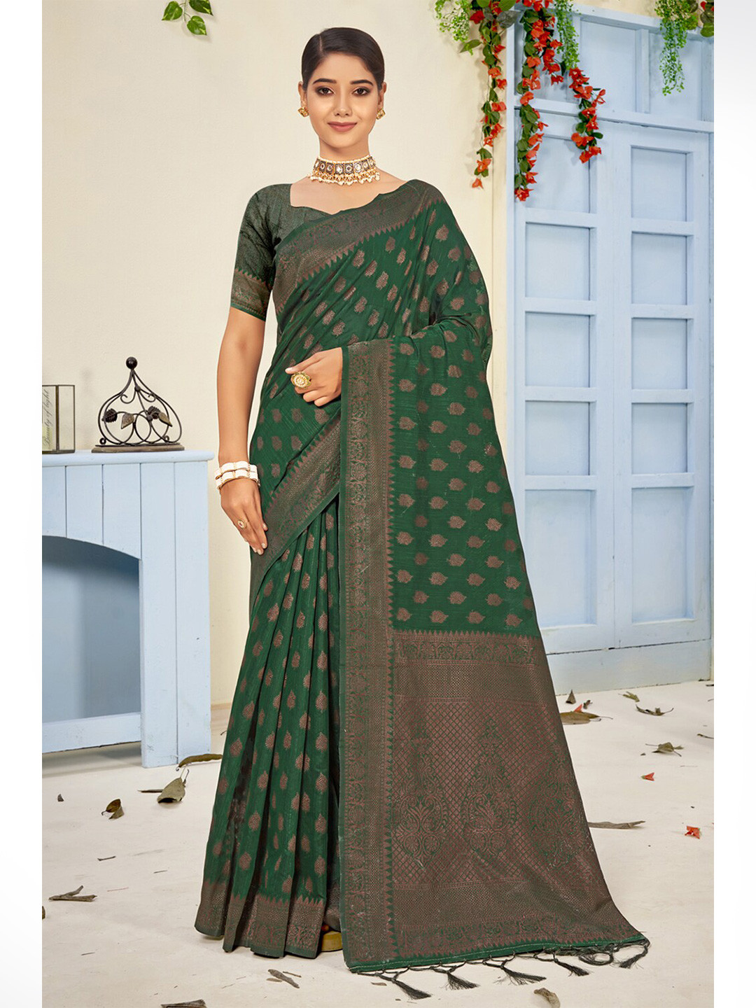 

SANGAM PRINTS Woven Design Zari Saree, Green