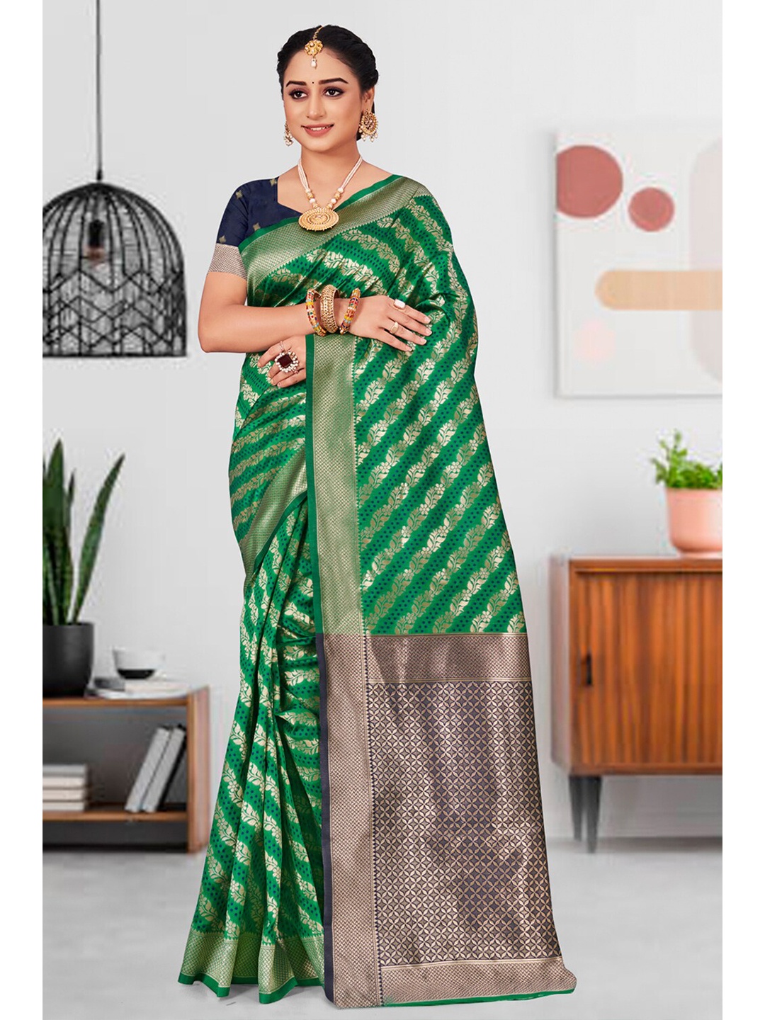 

SANGAM PRINTS Woven Design Zari Patola Saree, Green
