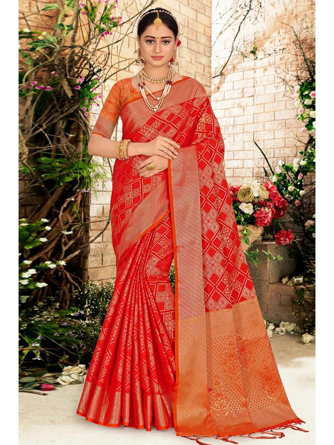 

SANGAM PRINTS Woven Design Zari Patola Saree, Red
