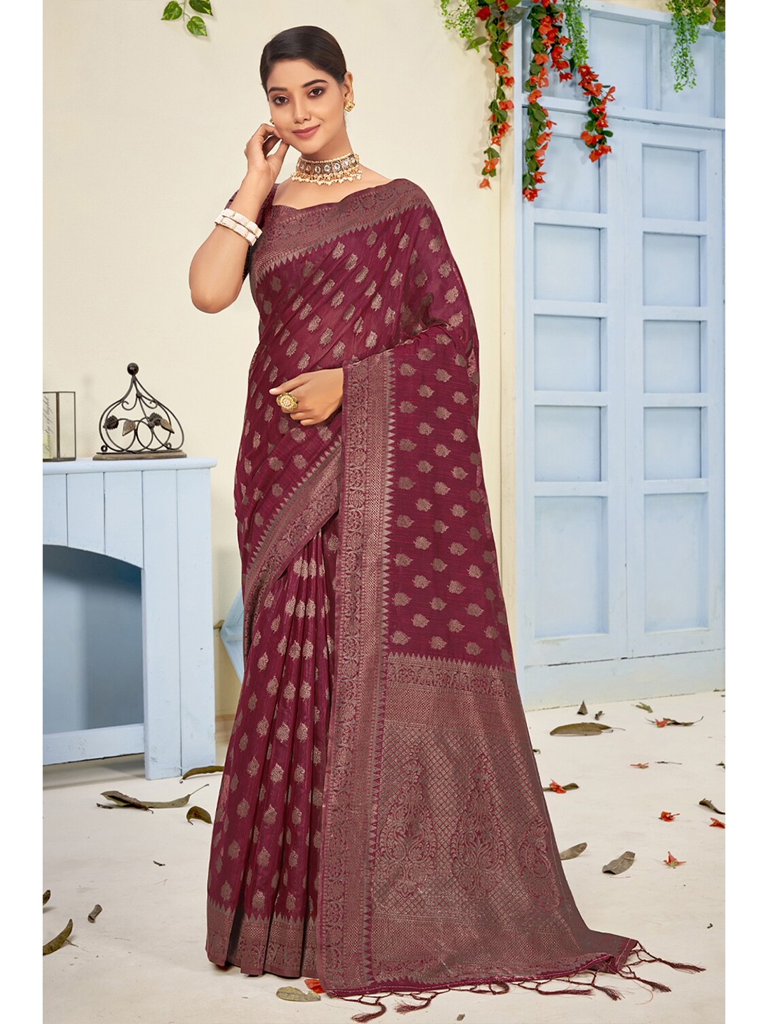 

SANGAM PRINTS Woven Design Zari Saree, Maroon